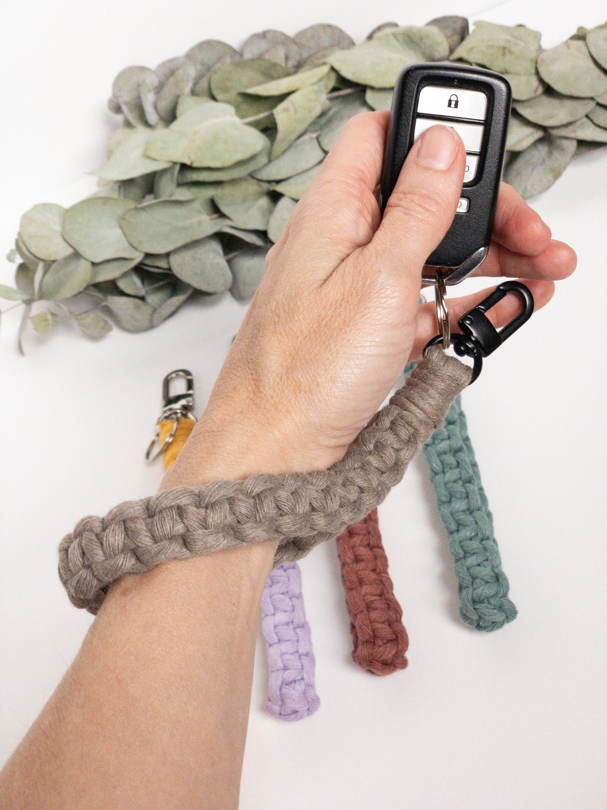 Boho Macrame Keychain Wristlet, Aesthetic Keychain, Wrist Lanyard, Key Chain Wristlet, Boho Keychain, Key Fob Wristlet, Preppy Keychain